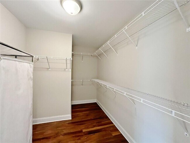 Building Photo - 516 Sprayberry Dr
