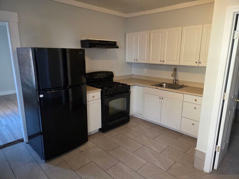 Building Photo - 5 Lafayette St