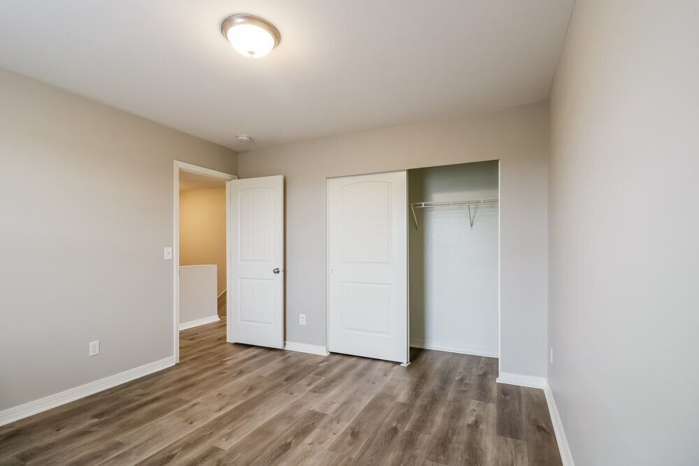 Building Photo - 558 Wellington Dr