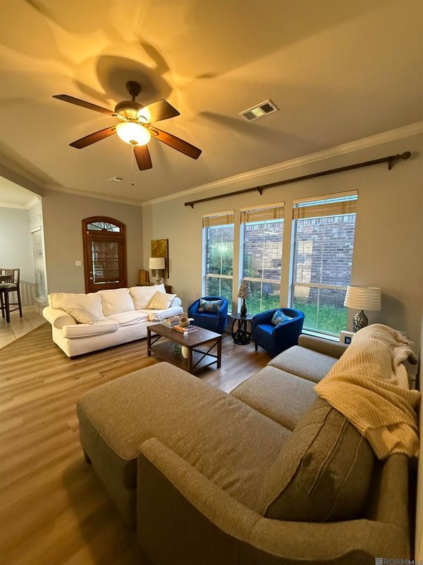 Building Photo - 5545 Ducros Dr