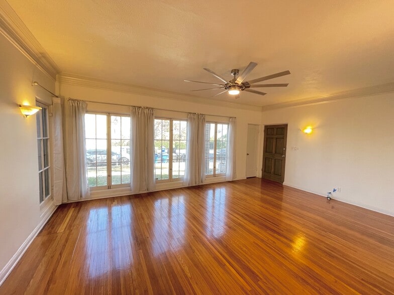 Building Photo - 1035 Meadowbrook Ave