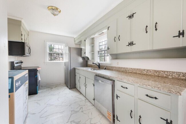 Building Photo - 228 Newcomb Dr