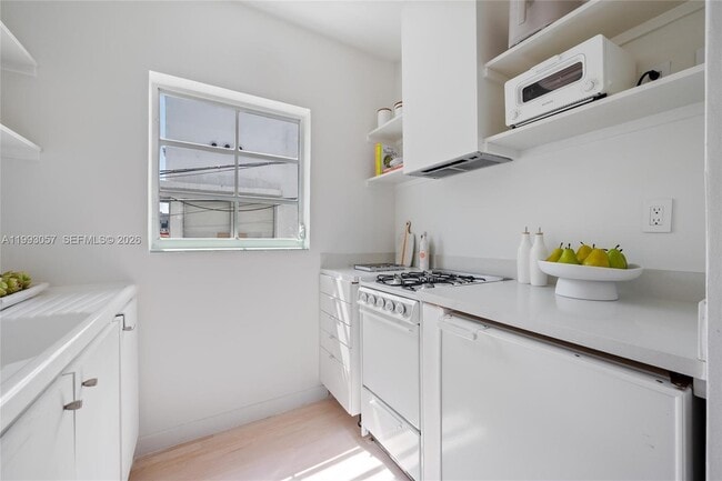 Building Photo - 750 Española Wy