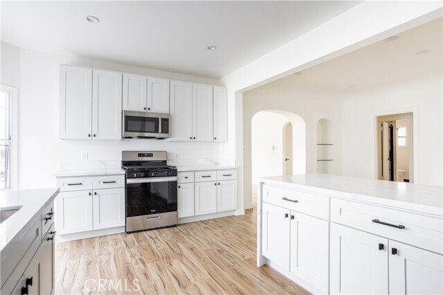 Building Photo - 740 S Stanley Ave