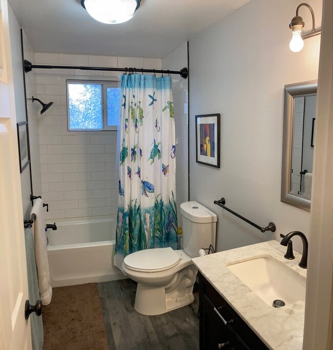 Building Photo - 9619 E 9th Ave