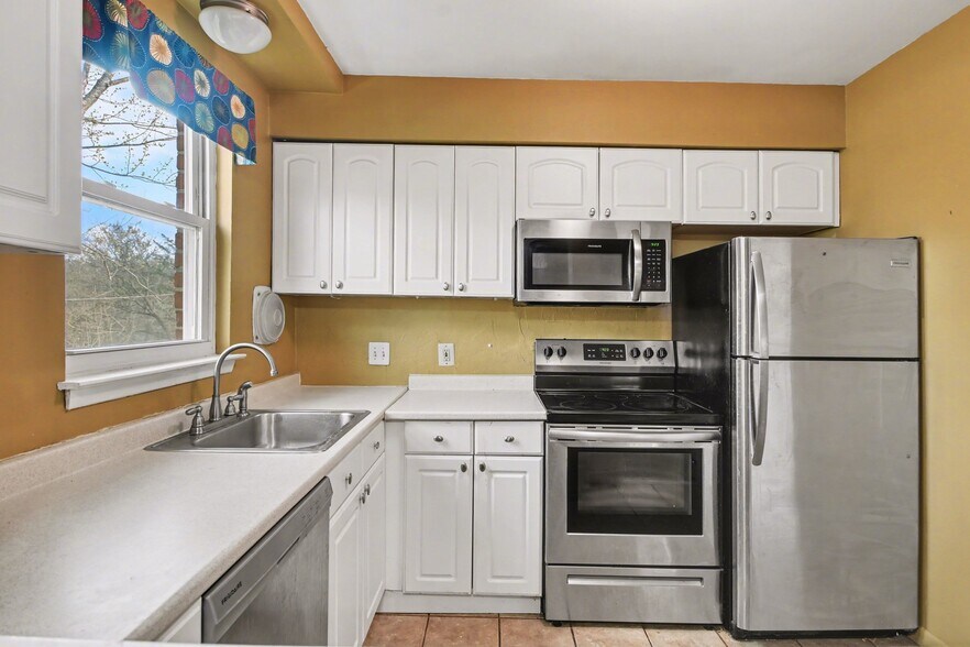 Building Photo - 333 Lacey Ave