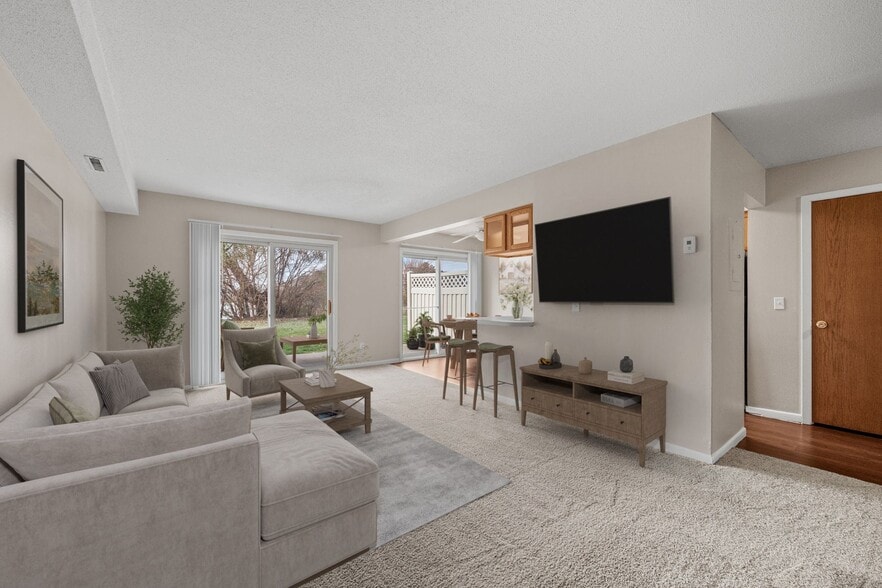 Building Photo - Beach South at the Lake