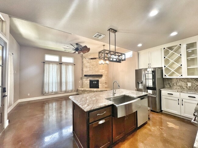 Building Photo - Gorgeous Custom-Built Home in Gated Commun...