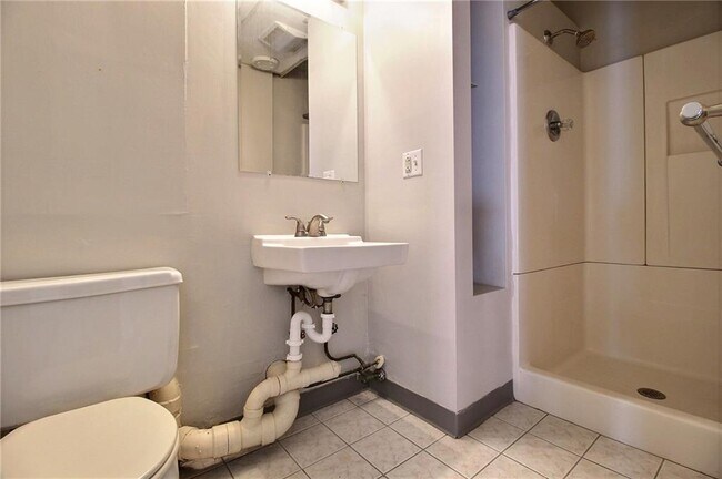 Building Photo - 55 Beach St