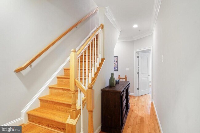 Building Photo - 906 Slaters Ln