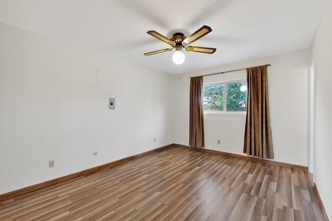 Building Photo - 2702 Avenida Del Sol
