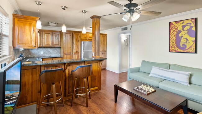 Building Photo - 1 Bedroom condo located in the Garden Dist...
