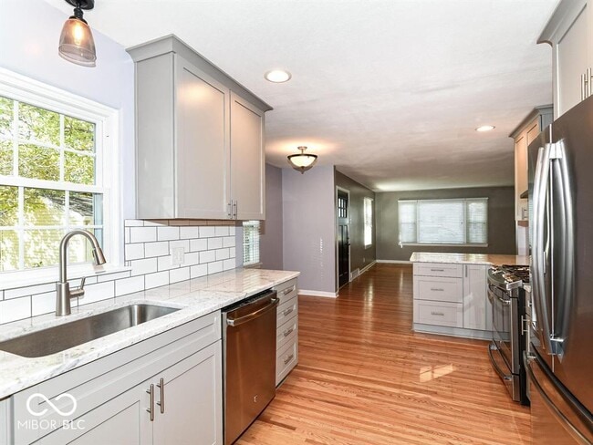 Building Photo - 2407 Baur Dr