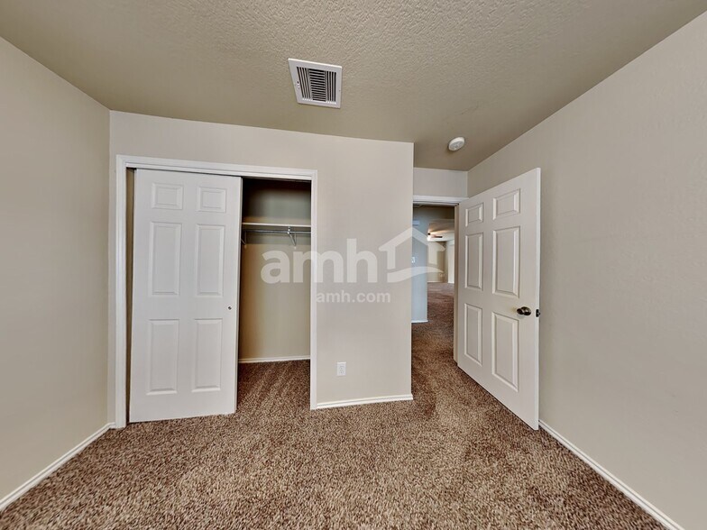 Building Photo - 10007 Del Lago Ct