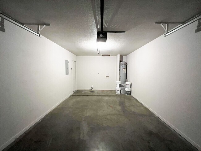 Building Photo - 3207 Raven Dr