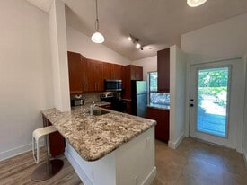 Building Photo - 3054 S Oakland Forest Dr