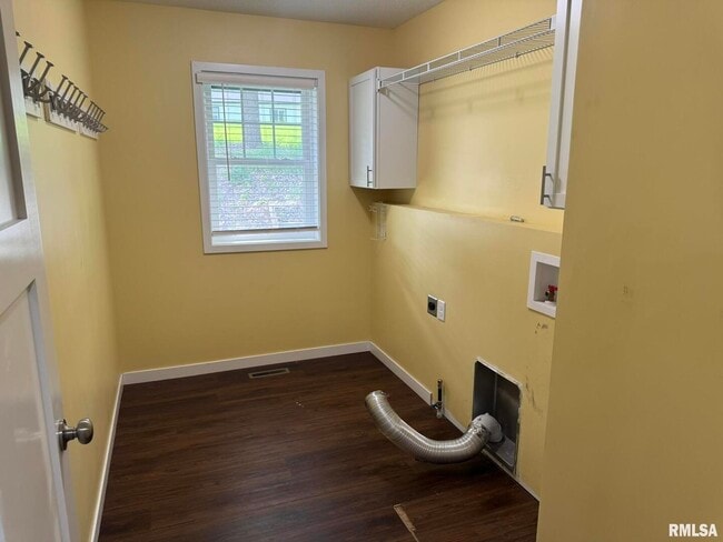 Building Photo - 18 Elmwood Dr