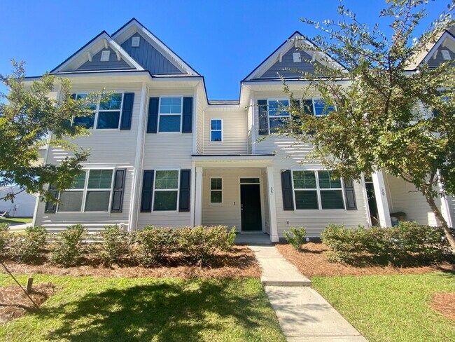 Primary Photo - Beautifully Maintained Three Bedroom Townhouse!