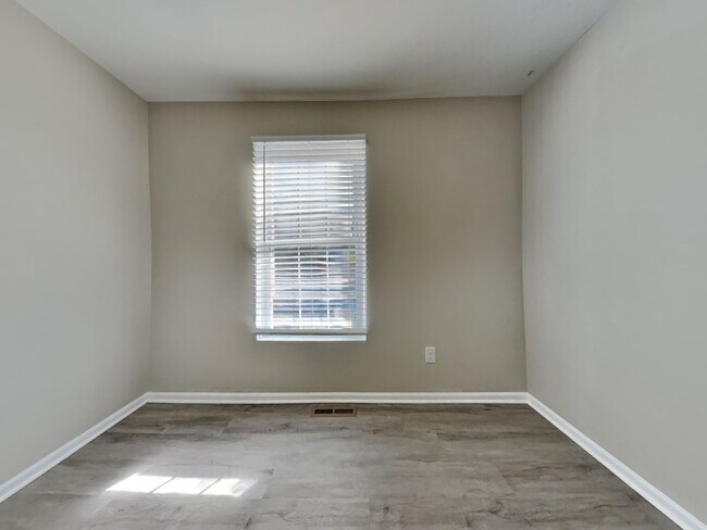 Building Photo - Charming 3-Bed, 2-Bath Home in Lee’s Summit | Cul-de-Sac, Fireplace & Fenced Yard