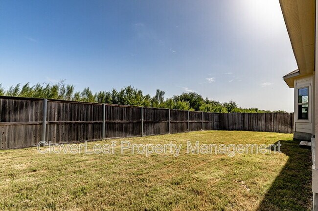Building Photo - 405 Sika Way