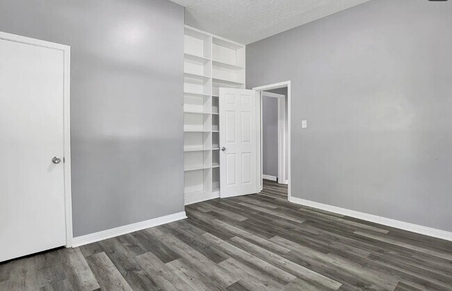Building Photo - 1633 Phillips Ln