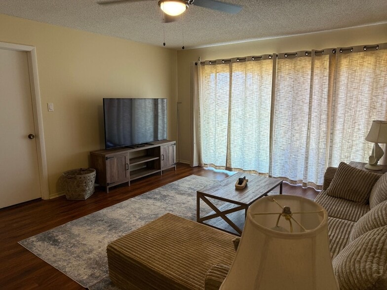 Building Photo - 8513 Dominican Ct