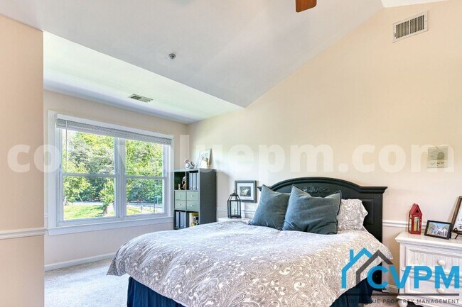 Building Photo - 13017 Weiss Dr