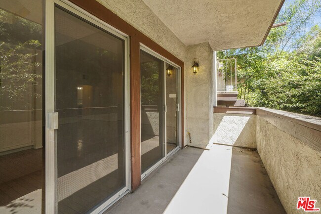 Building Photo - 5534 Sylmar Ave