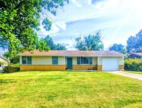 Building Photo - 3 bd, 1.5 ba house, N Central location, f...