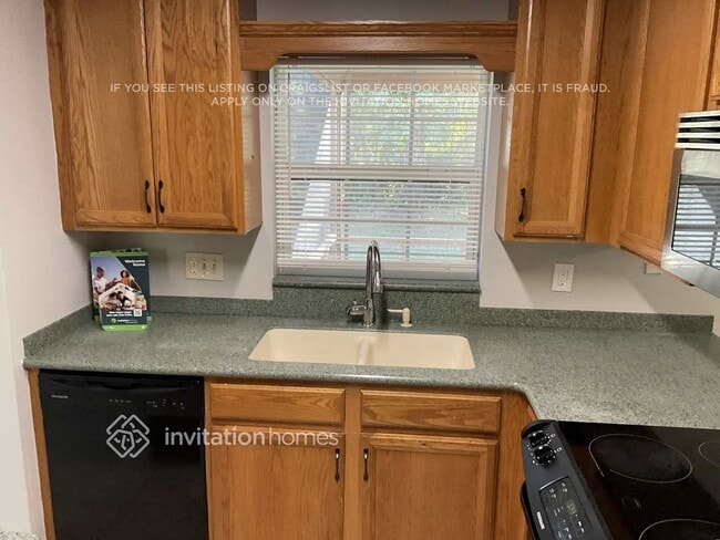 Building Photo - 1648 Raymore St NW