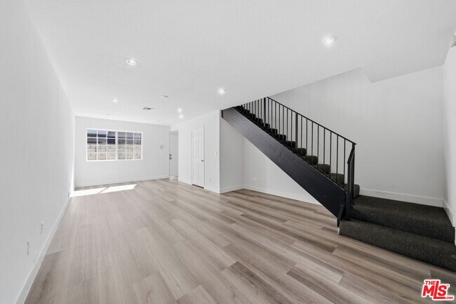 Building Photo - 6616 Sylmar Ave