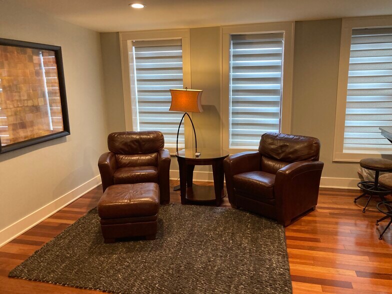 Building Photo - 84 W Front St