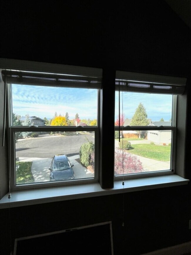 Building Photo - Gorgeous 3 bedroom spacious home in NE Ben...