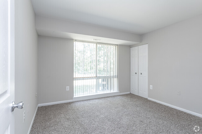 2BR, 1BA - 1,060 SF - Kings Gardens