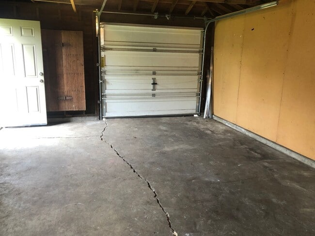 Building Photo - Charming 2 bed 1 bath house in a great neighborhood!