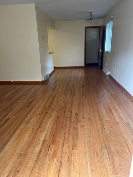 Building Photo - 22 Ansel Ave