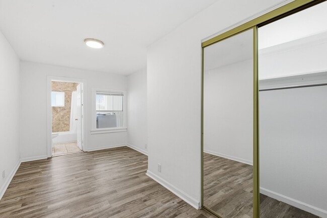 Building Photo - 350 E 60th St