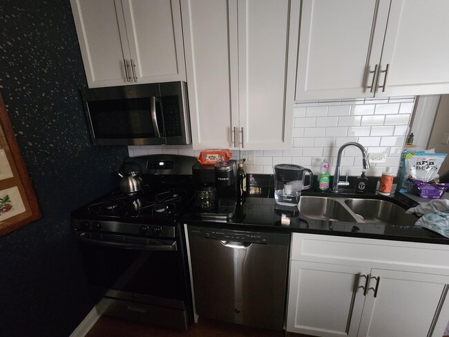Building Photo - 4424-4432 N Wolcott Ave