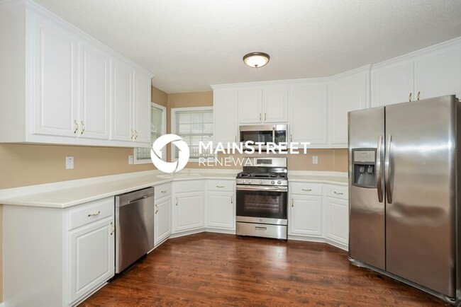 Building Photo - 1352 Vine Cir