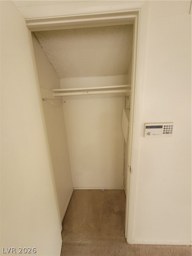 Building Photo - 4760 Woodridge Rd