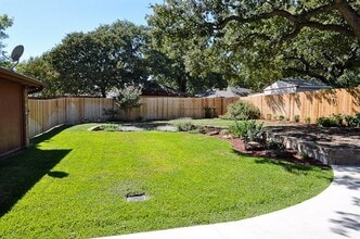 Building Photo - 3 Whispering Vine Ct