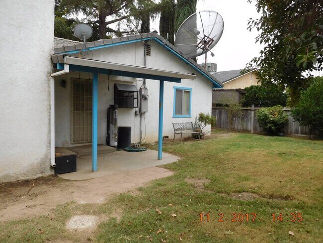 Building Photo - Charming 3 Bedroom 2 Bathroom - Pets allowed for $50 per month per pet