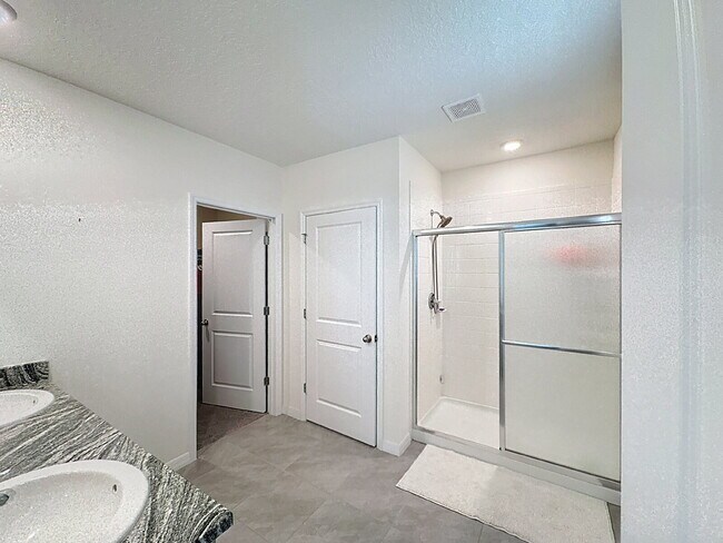 Building Photo - 8379 Ender Hls Dr