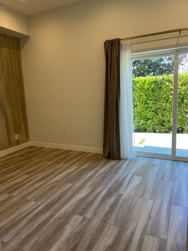 Building Photo - 2 Bedroom Modern Luxury, Valley Village