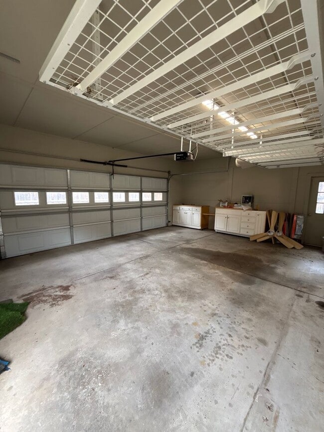 Building Photo - 5026 Bellaire Dr S