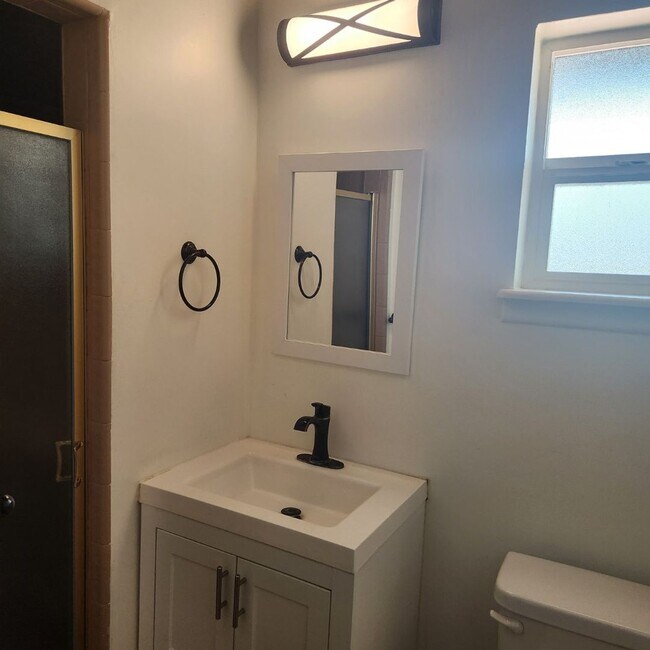 Building Photo - $1,995.00 Love this Midtown Midcentury 3 b...