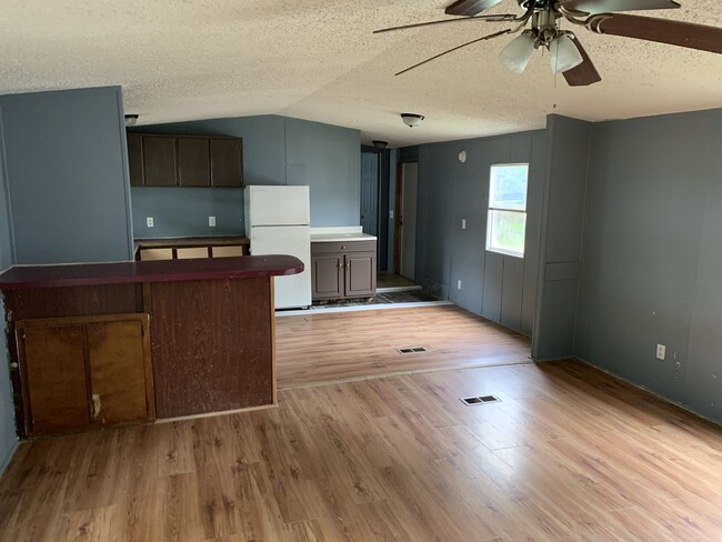 Building Photo - 2613 E Coffelt Rd