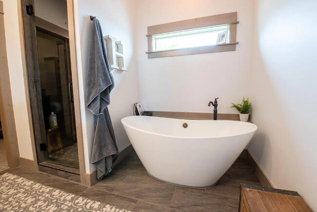 Building Photo - 965 Sonoma Dr