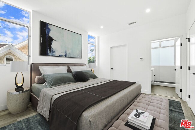 Building Photo - 421 S Wilton Pl