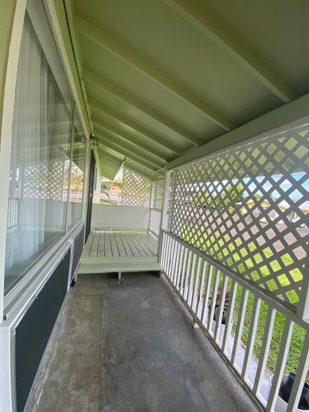 Front Porch - 1594 Kaunala Pl